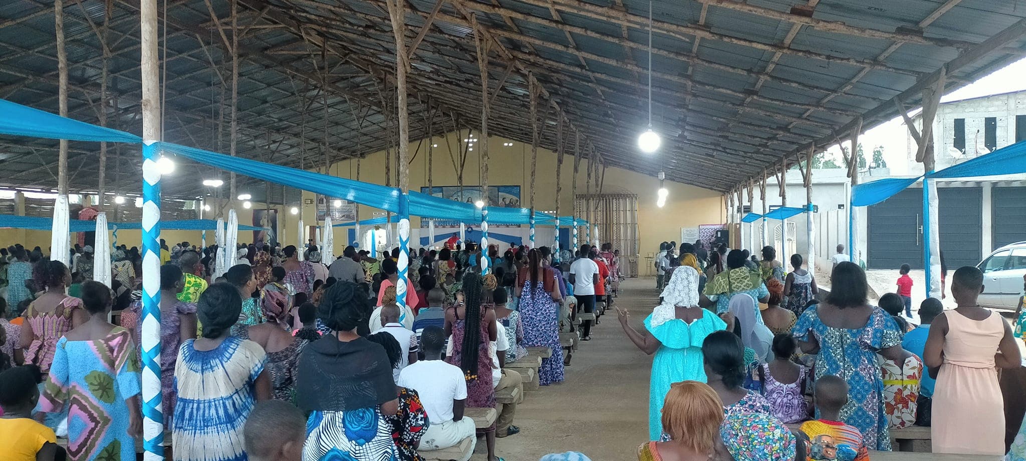 Intérieur de la chapelle Sainte Rita de Zossimé